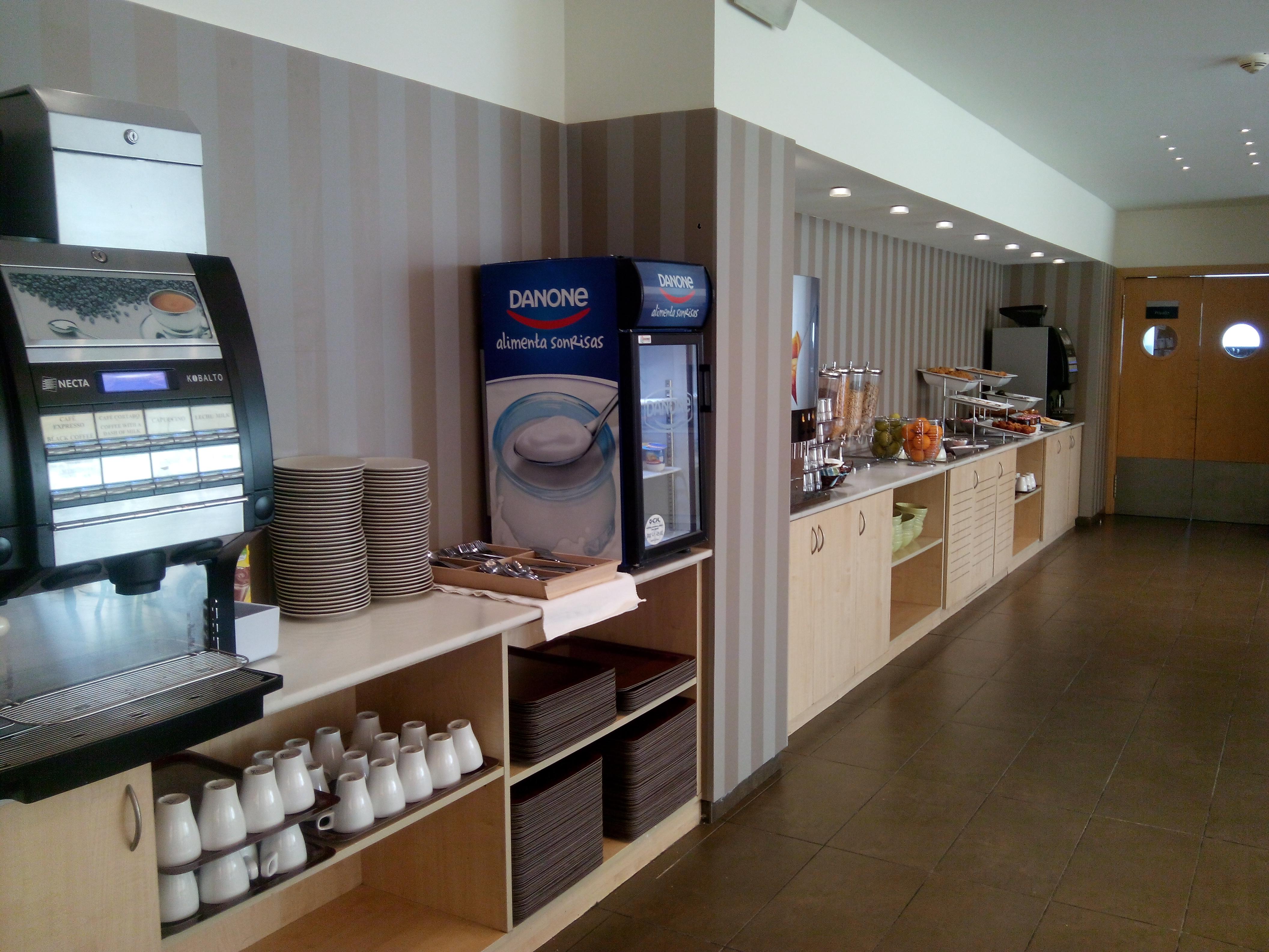 B&B Hotel Madrid Aeropuerto T1 T2 T3 — Photos 1